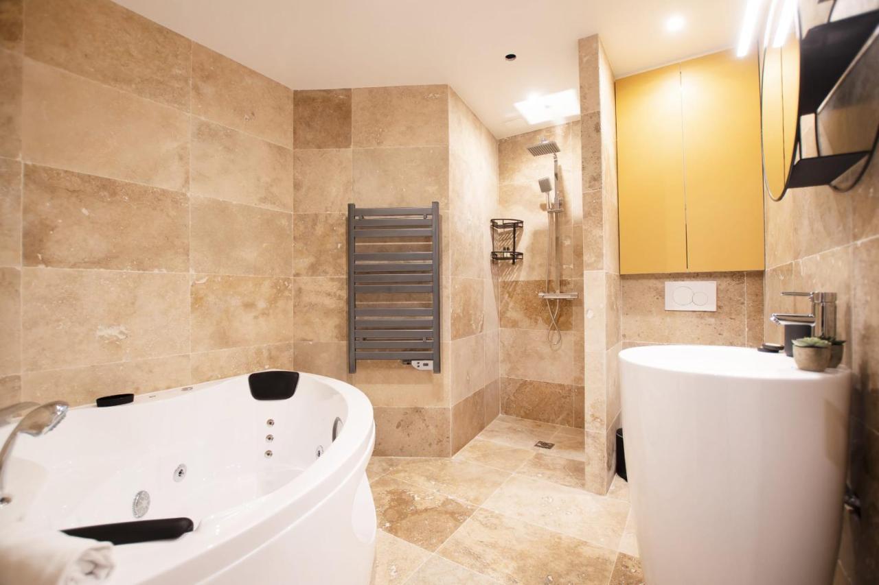 Guestready - Studio With Jacuzzi In The 10 Th Leilighet Paris Eksteriør bilde